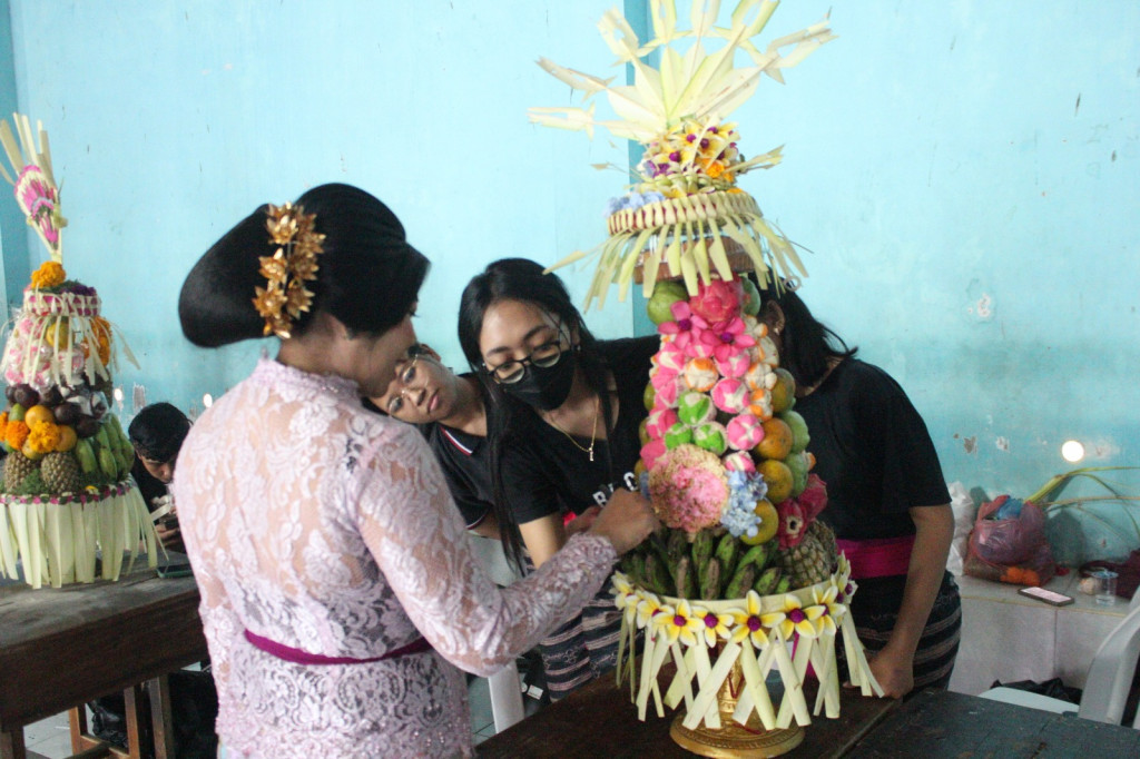 Lomba Gebogan dalam Rangkaian acara HUT Paiketan Dalung Permai dan menyambut Nyepi Tahun Caka 1945